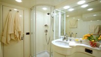 Albacore II -  Bathroom